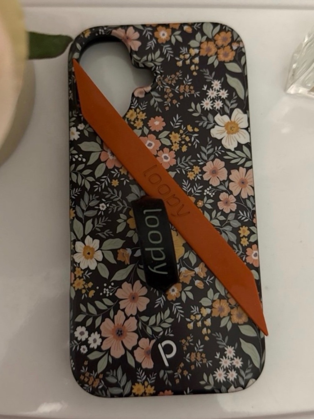 Loopy iPhone 16 Vintage Blooms + 2 Loops
